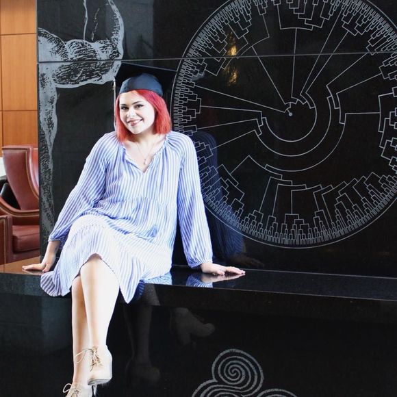 Meet your Posher, Nicole - Picture 1 of 1